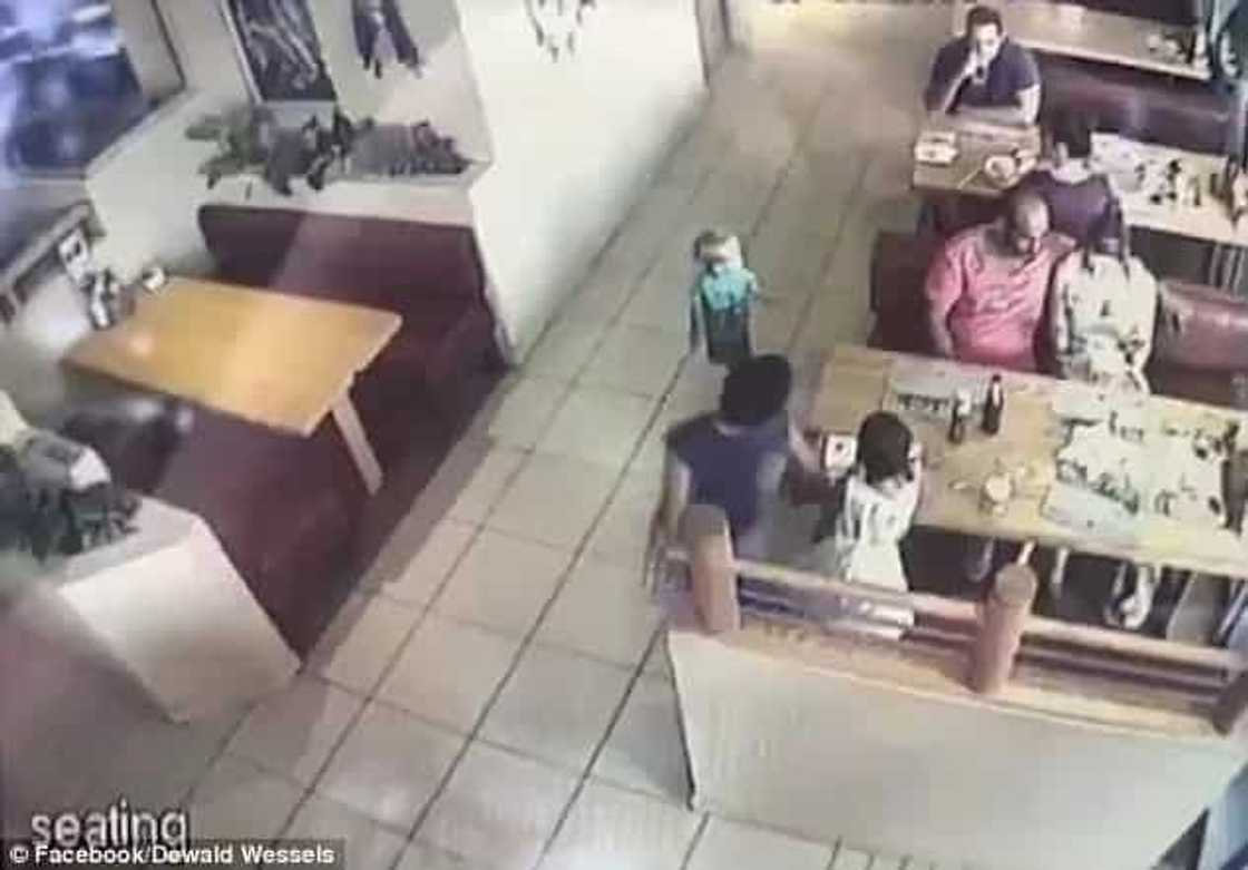 Caught on CCTV! Kid was almost kidnapped while his parents were enjoying their meal at a restaurant