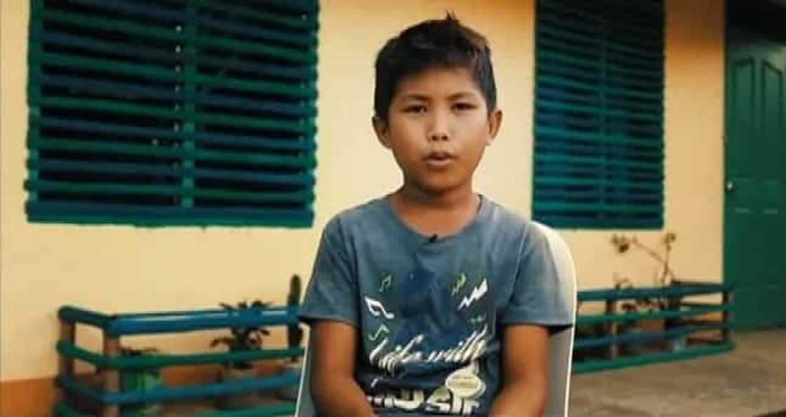 Batang guro! Inspiring story of a 12-year-old boy who uses a raft to teach other kids who doesn't know how to read