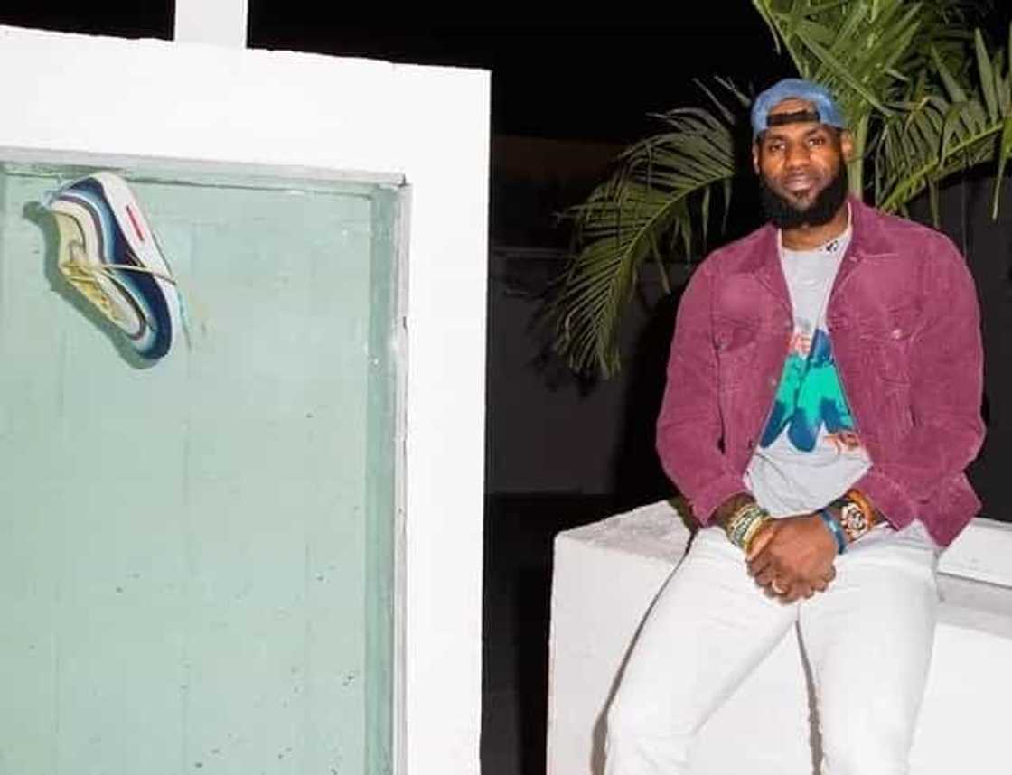Nakakalula sa yaman! Ang net worth at sosyal na buhay ni Lebron James Nakakalula sa yaman! Ang net worth at sosyal na buhay ni Lebron James