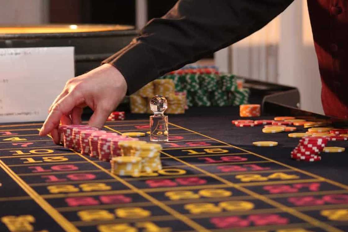 Mga madre, nahuling nagnakaw ng pera para mag-casino at magtravel sa Las Vegas Mga madre, nahuling nagnakaw ng pera para mag-casino at magtravel sa Las Vegas