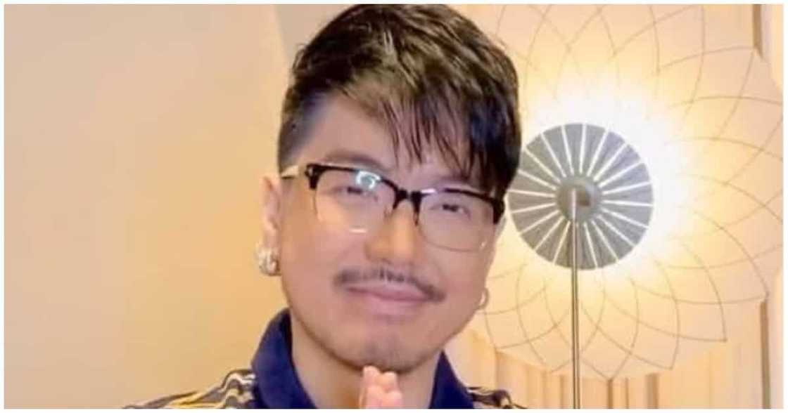Wilbert Tolentino, gumastos ng milyones para sa 50 katao na dinala niya sa Uganda Wilbert Tolentino, gumastos ng milyones para sa 50 katao na dinala niya sa Uganda