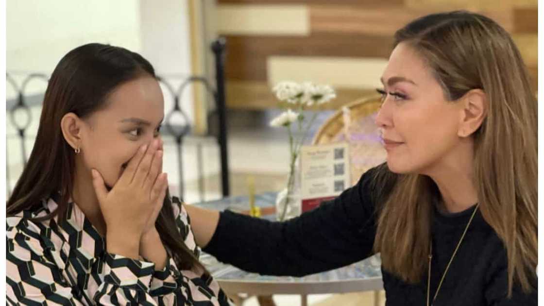 Badjao Girl, Php50,000 worth of baby products ang natanggap mula kay Karen Davila Badjao Girl, Php50,000 worth of baby products ang natanggap mula kay Karen Davila
