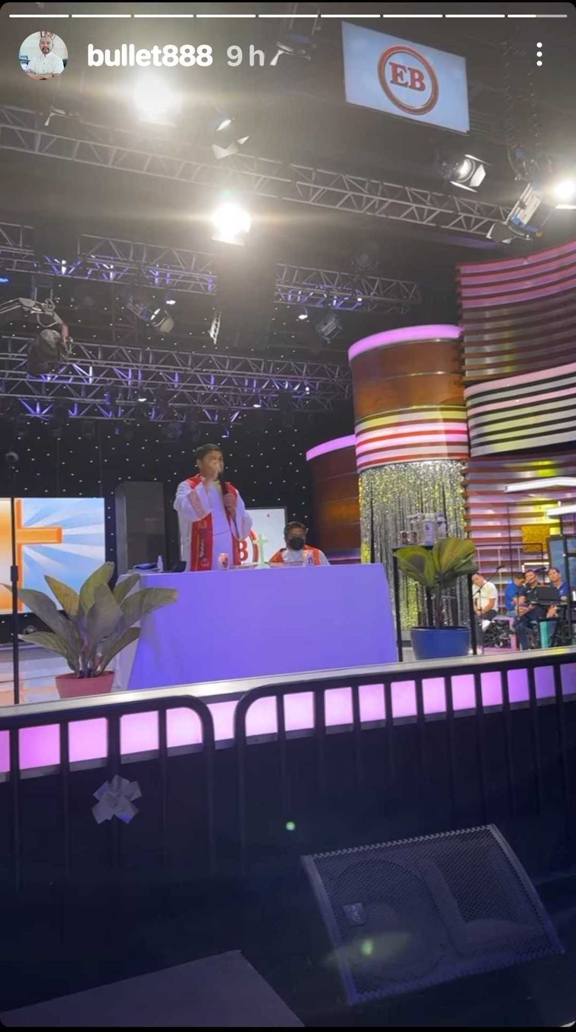 Thanksgiving mass, idinaos sa ‘Eat Bulaga’ studio matapos ang live episode ng show nitong Lunes Thanksgiving mass, idinaos sa ‘Eat Bulaga’ studio matapos ang live episode ng show nitong Lunes