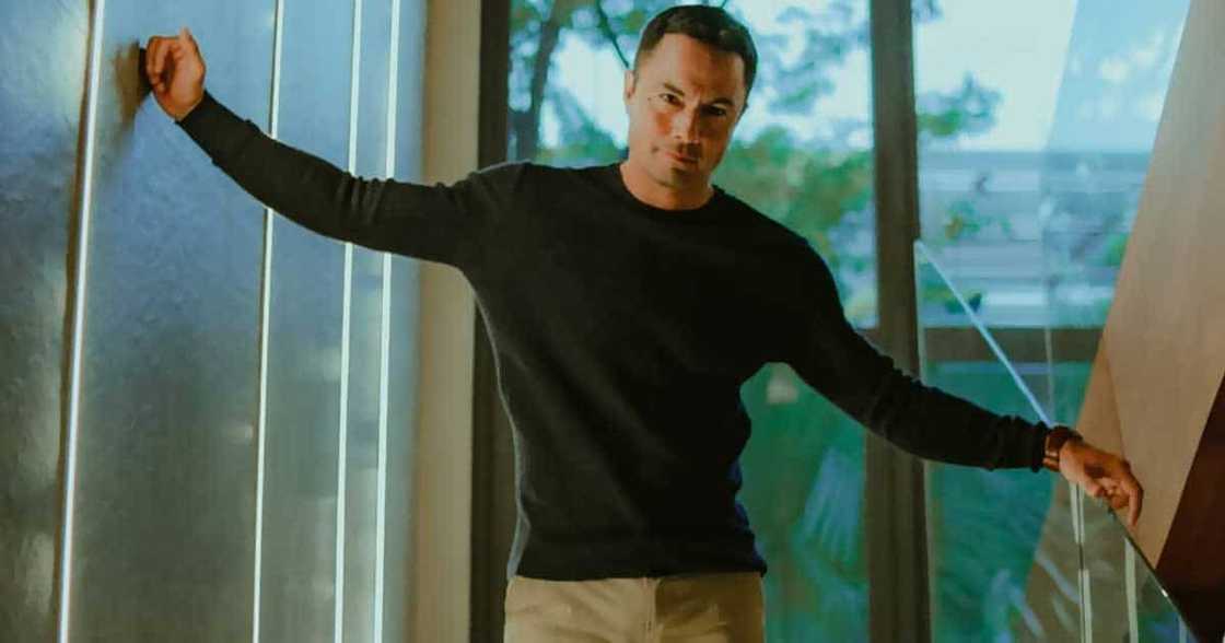 Bagong dance video ni Derek Ramsay, nag-viral; netizens, nawindang sa moves ng aktor Bagong dance video ni Derek Ramsay, nag-viral; netizens, nawindang sa moves ng aktor