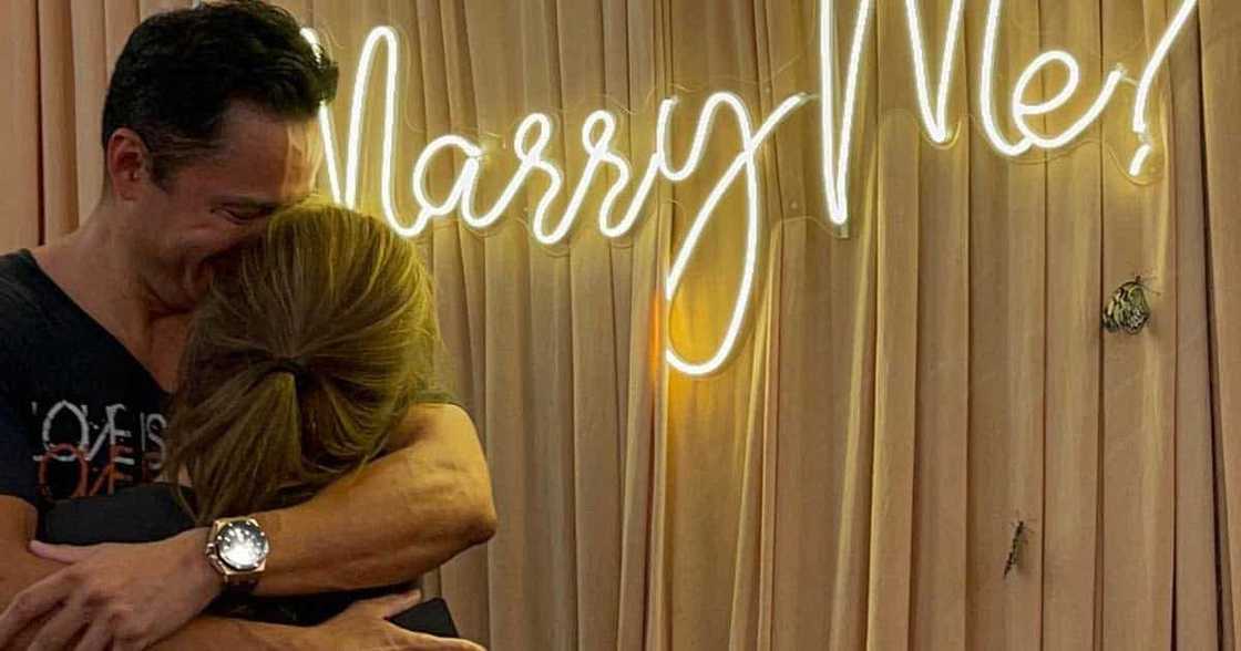 Derek Ramsay, emosyonal, talagang umiyak habang hinihintay si Ellen na maglakad sa aisle Derek Ramsay, emosyonal, talagang umiyak habang hinihintay si Ellen na maglakad sa aisle