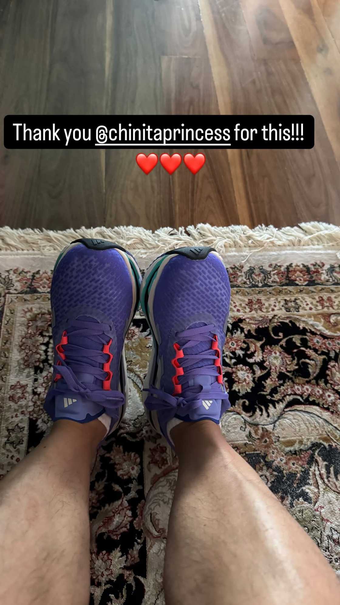 Ogie Alcasid, ibinida ang bonggang regalo ni Kim Chiu Ogie Alcasid, ibinida ang bonggang regalo ni Kim Chiu