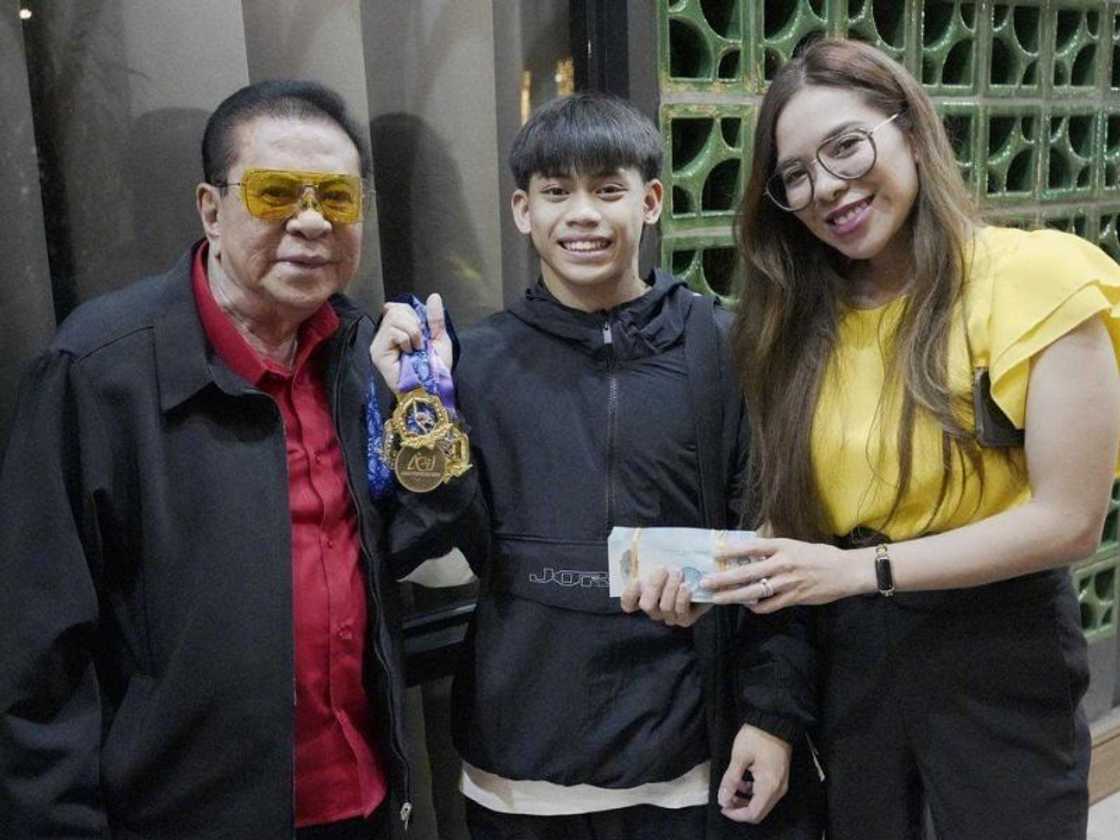 Karl Eldrew Yulo, nakatanggap ng P500,000 mula kay Chavit Singson