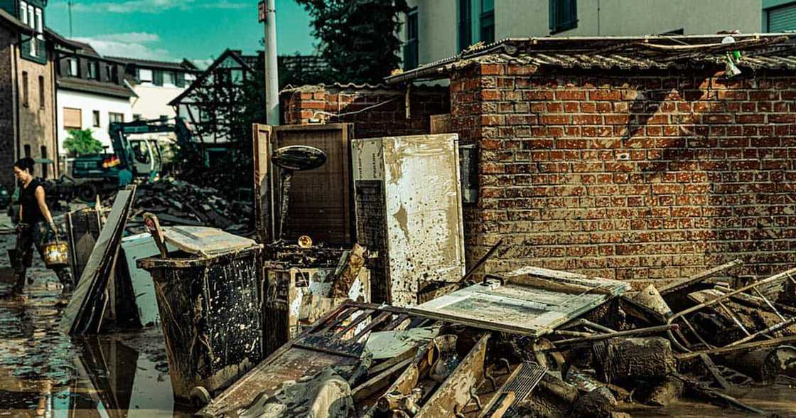80-anyos na bahay sa Cebu, nanatiling nakatayo sa gitna ng nawasak na mga bagong bahay sanhi ng bagyong Odette 80-anyos na bahay sa Cebu, nanatiling nakatayo sa gitna ng nawasak na mga bagong bahay sanhi ng bagyong Odette