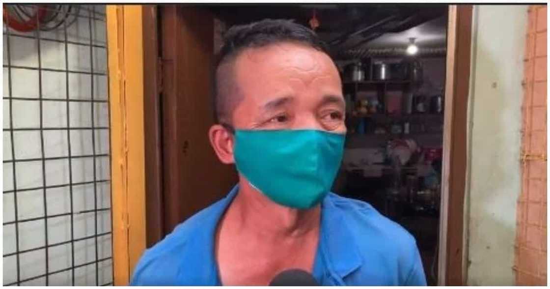 Lalaking nagsara ang negosyo, nagbigay pa rin ng 3 noodles sa community pantry Lalaking nagsara ang negosyo, nagbigay pa rin ng 3 noodles sa community pantry