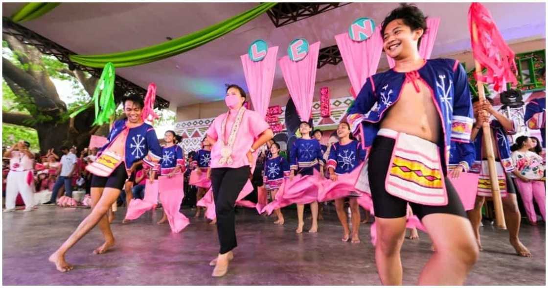 Pag-indak ni VP Leni Robredo ng Mangyan traditional dance, viral Pag-indak ni VP Leni Robredo ng Mangyan traditional dance, viral