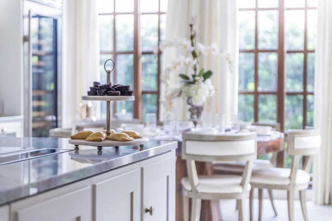 Kitchen Goals! 8 Pinay celebrities na may napakabongga at napakasosyal na kusina Kitchen Goals! 8 Pinay celebrities na may napakabongga at napakasosyal na kusina