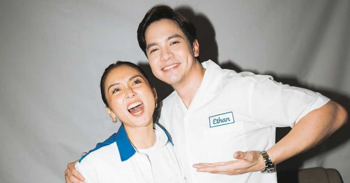 Alden Richards, nag-react sa "record-breaking success" ng 'Hello, Love, Again' Alden Richards, nag-react sa "record-breaking success" ng 'Hello, Love, Again'
