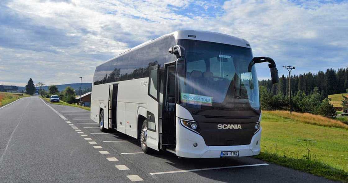 Bus carrying students falls into ravine; 27 die from fatal crash in Indonesia Bus carrying students falls into ravine; 27 die from fatal crash in Indonesia