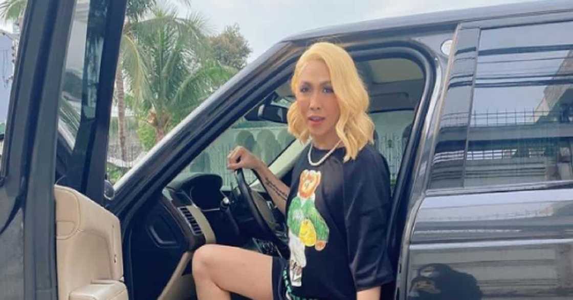 Vice Ganda, nagpa-pool party para sa kanyang ‘It’s Showtime’ co-hosts Vice Ganda, nagpa-pool party para sa kanyang ‘It’s Showtime’ co-hosts