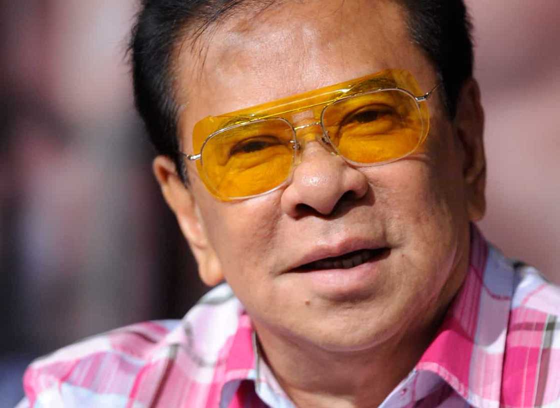 Sweet moment! Chavit Singson gets surprised by his cure 5-year-old daughter in an online show Sweet moment! Chavit Singson gets surprised by his cure 5-year-old daughter in an online show