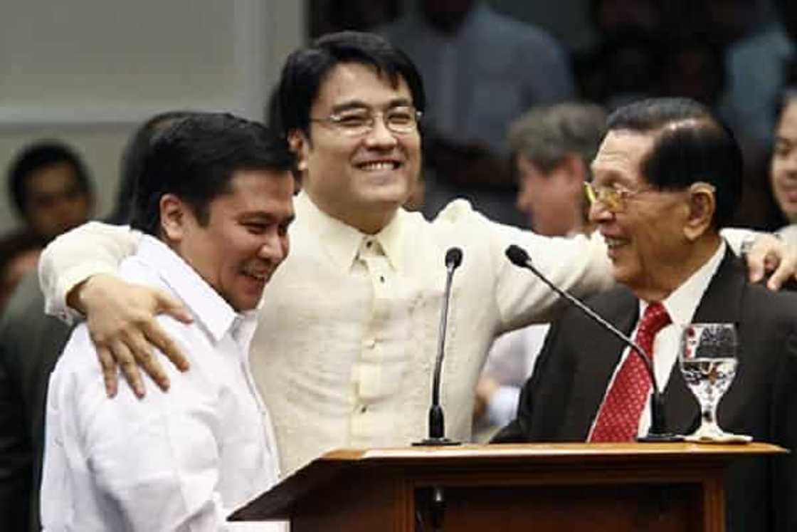 Video of Bong Revilla in a hospital due to pneumonia & COVID-19 goes viral Video of Bong Revilla in a hospital due to pneumonia & COVID-19 goes viral