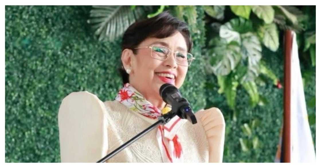 "Andito lamang ako": Vilma Santos, may mensahe sa mga "nagtitiwalang mayors" "Andito lamang ako": Vilma Santos, may mensahe sa mga "nagtitiwalang mayors"