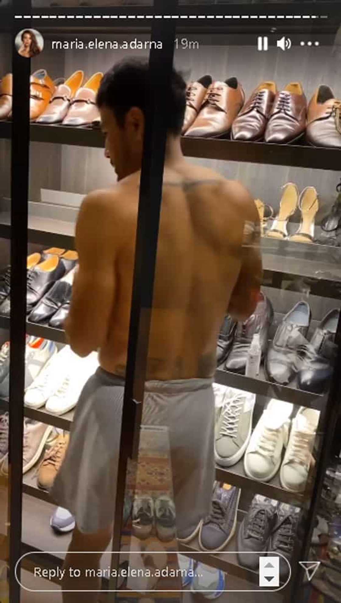 Derek Ramsay, inayos ang mga mamahaling sapatos ni Ellen; ani ng aktres, "Very good love" Derek Ramsay, inayos ang mga mamahaling sapatos ni Ellen; ani ng aktres, "Very good love"