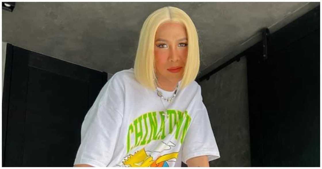Vice Ganda, binigyan ng puhunan para sa sari-sari store ang isang street sweeper Vice Ganda, binigyan ng puhunan para sa sari-sari store ang isang street sweeper