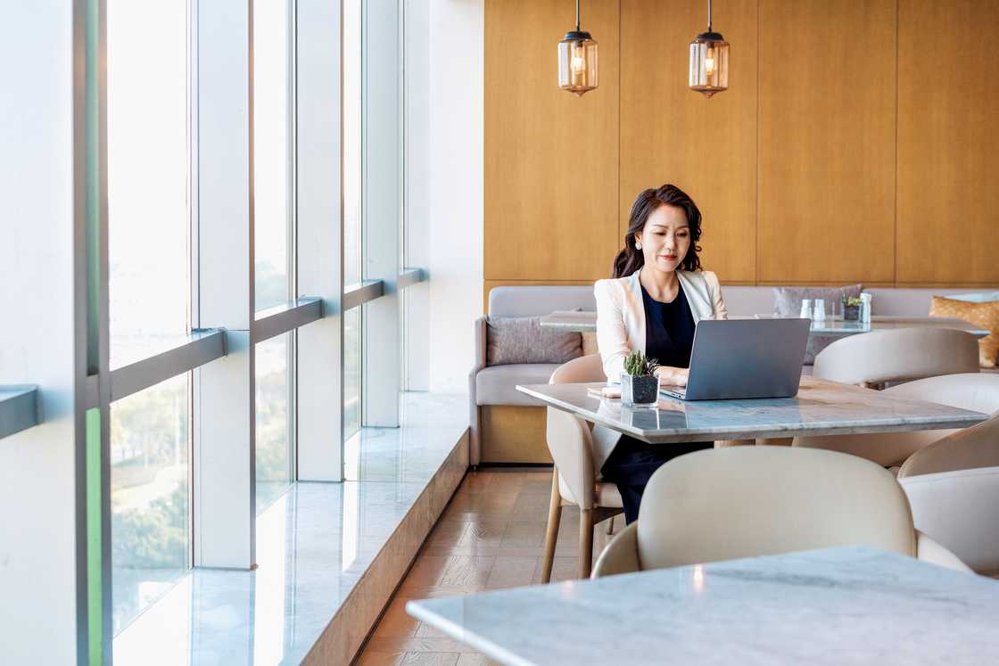 A lady is working from a cafe
