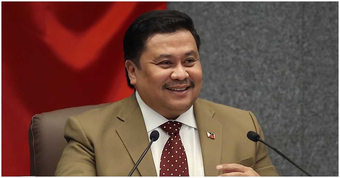 Employee ng San Juan City Hall, inakusahan si Sen. Jinggoy Estrada ng pambubully Employee ng San Juan City Hall, inakusahan si Sen. Jinggoy Estrada ng pambubully