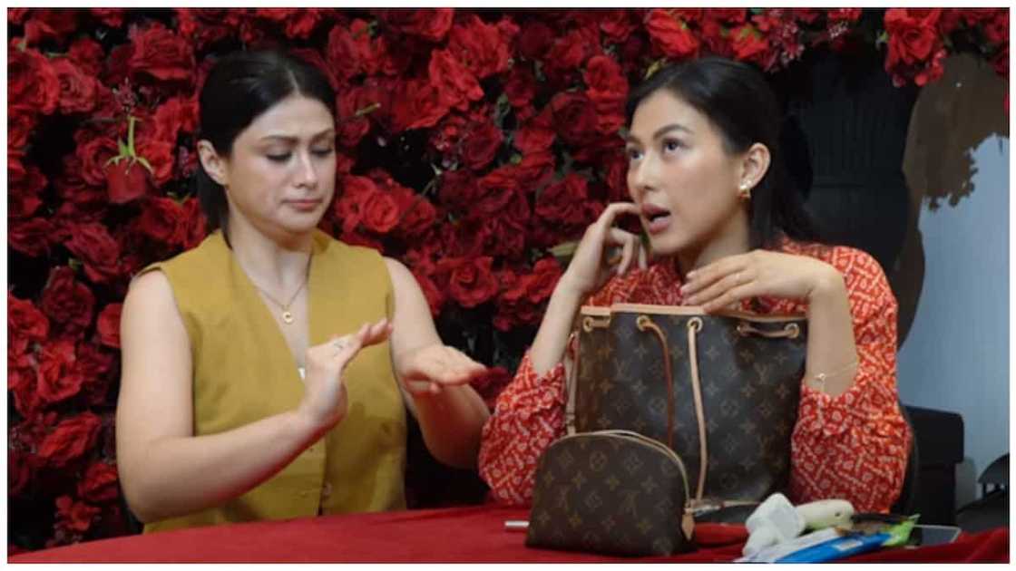 Alex Gonzaga, ikinuwentong minsan na siyang na-hold sa airport dahil umano sa lotion Alex Gonzaga, ikinuwentong minsan na siyang na-hold sa airport dahil umano sa lotion