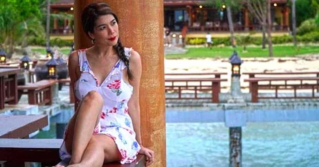 Geneva Cruz, naiuwi na ang mga labi ng Mama niya: “When we saw the urn, it hit us that it is real” Geneva Cruz, naiuwi na ang mga labi ng Mama niya: “When we saw the urn, it hit us that it is real”