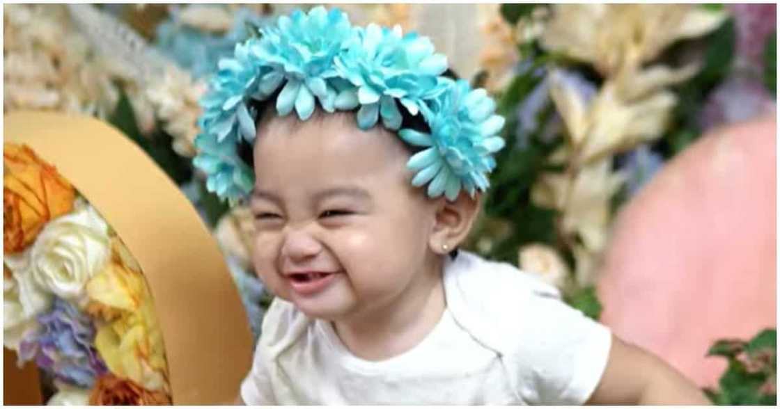 Zeinab Harake, tuwang-tuwa nang biglang tumayo ang anak na si Bia sa kanyang photoshoot Zeinab Harake, tuwang-tuwa nang biglang tumayo ang anak na si Bia sa kanyang photoshoot
