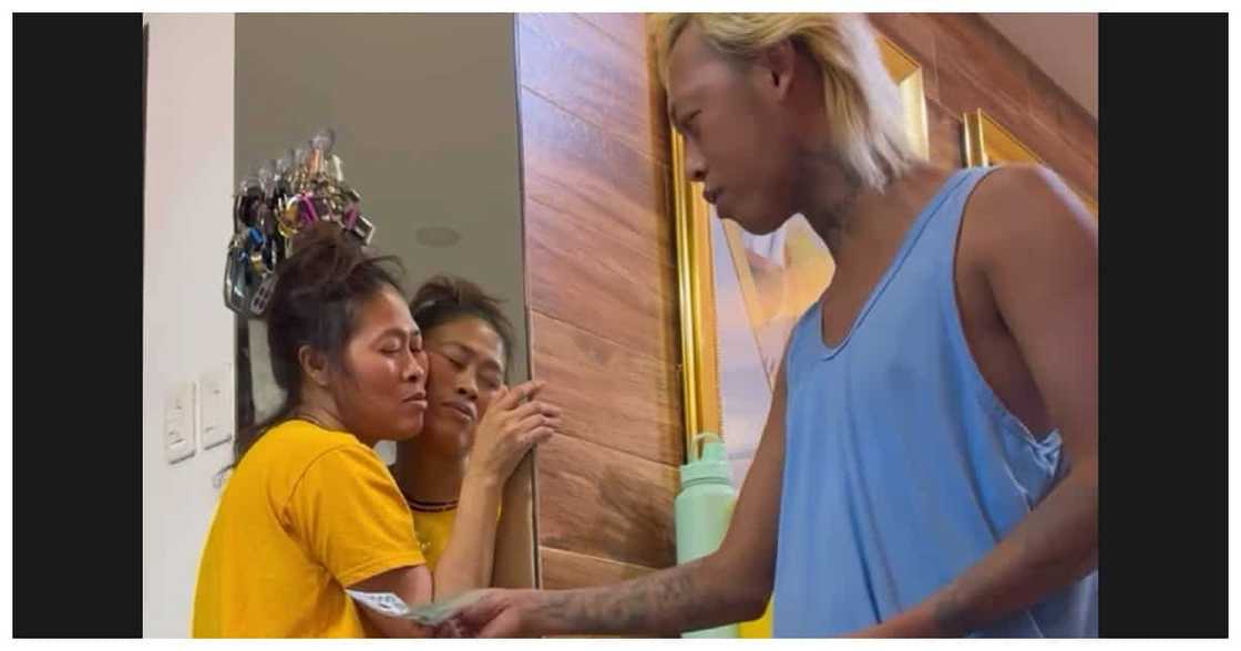 Ina ni Whamos, emosyonal dahil sa pera at regalo mula sa anak at kay Antonette Ina ni Whamos, emosyonal dahil sa pera at regalo mula sa anak at kay Antonette