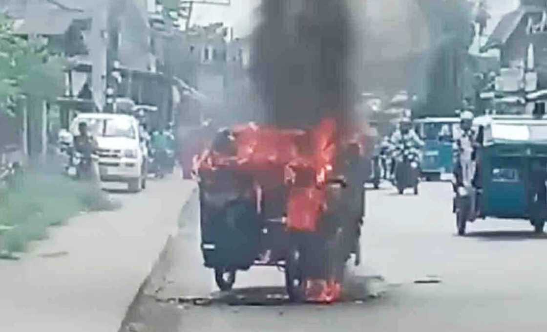 Tricycle, biglang nagliyab sa kalsada sa General Santos; driver nakaligtas Tricycle, biglang nagliyab sa kalsada sa General Santos; driver nakaligtas