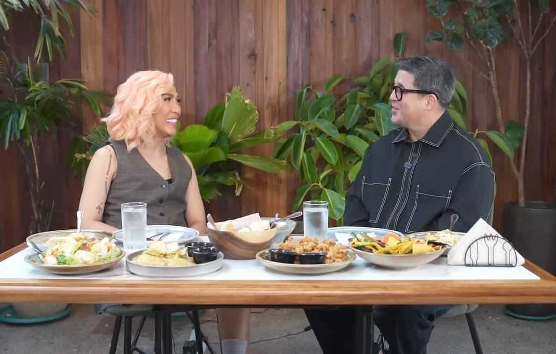 Vice Ganda kay Aga Muhlach: Si Atasha nasa Eat Bulaga, i-Showtime na natin to si Andres Vice Ganda kay Aga Muhlach: Si Atasha nasa Eat Bulaga, i-Showtime na natin to si Andres