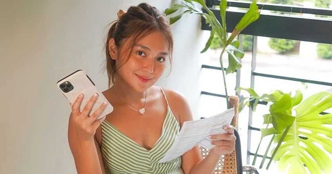 Kathryn Bernardo plays the piano while Daniel Padilla sings La Vie En Rose Kathryn Bernardo plays the piano while Daniel Padilla sings La Vie En Rose