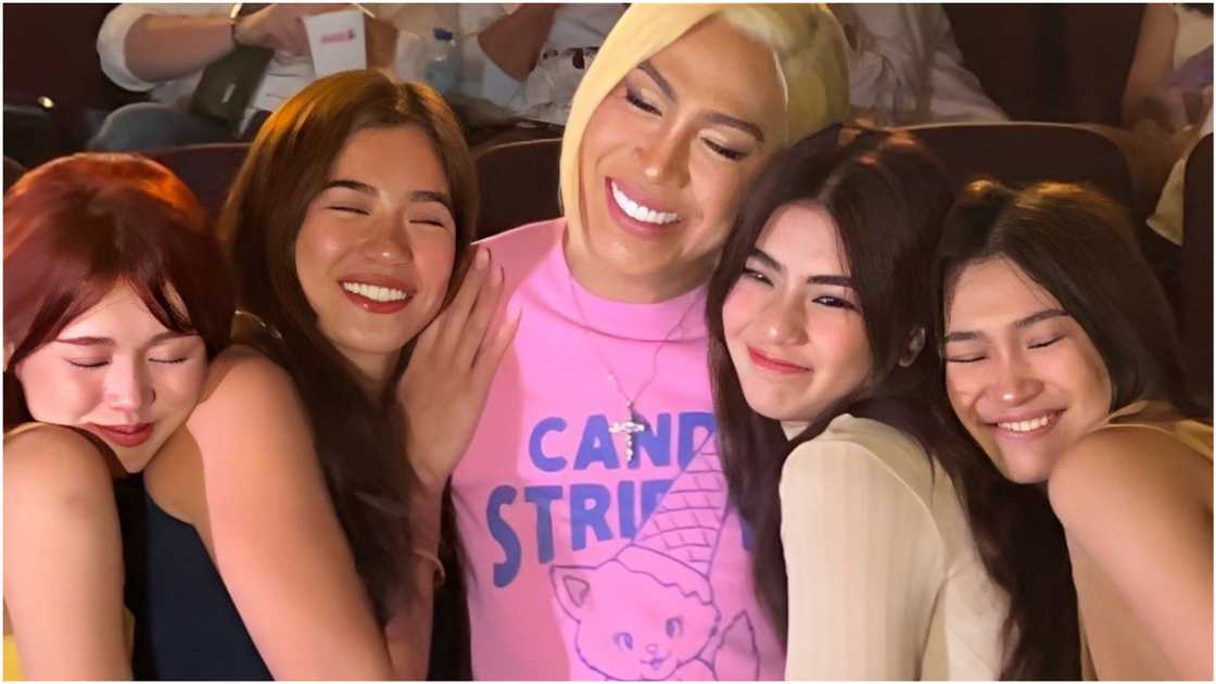 Ilang BINI members, emosyonal nang surpresahin ni Vice Ganda Ilang BINI members, emosyonal nang surpresahin ni Vice Ganda