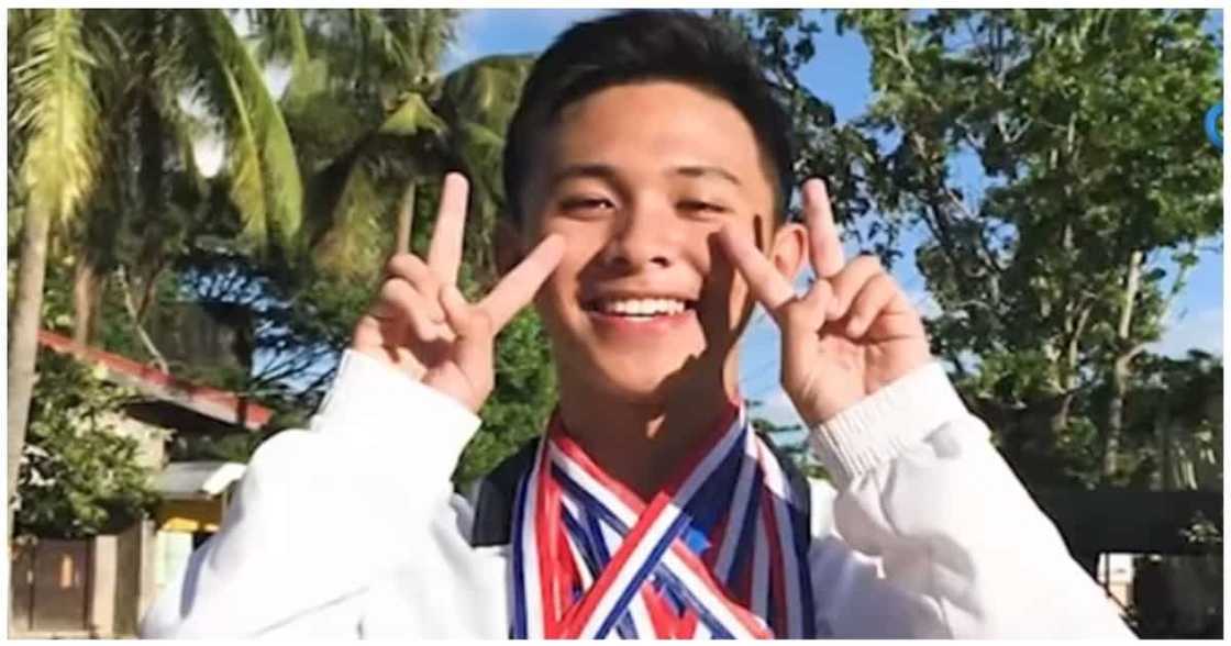 Honor student ng 'piso-piso para sa laptop', ibinahagi na lang ang nalikom Honor student ng 'piso-piso para sa laptop', ibinahagi na lang ang nalikom
