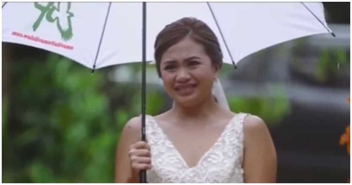 Wedding video ng emosyonal na bride at groom na 'di patinag sa ulan, viral Wedding video ng emosyonal na bride at groom na 'di patinag sa ulan, viral