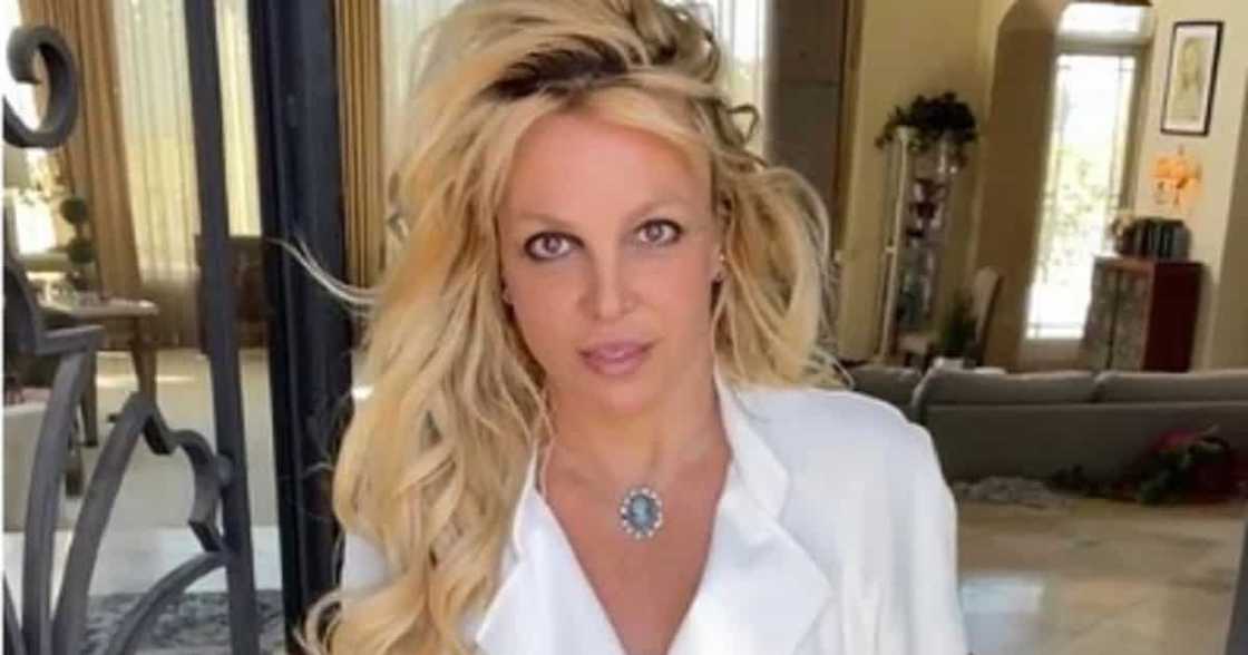 Britney Spears (@britneyspears) Britney Spears (@britneyspears)