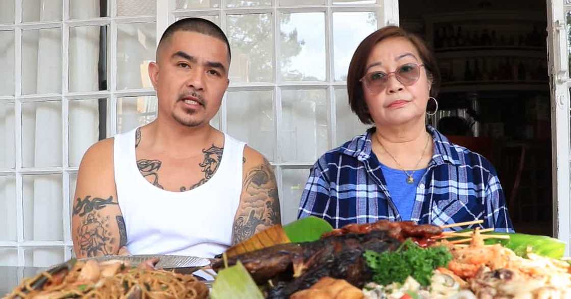 Pambansang Kolokoy, nakasama ang kanyang mama sa kanyang vlog Pambansang Kolokoy, nakasama ang kanyang mama sa kanyang vlog