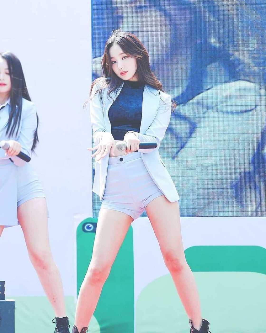 Yeonwoo height Yeonwoo height