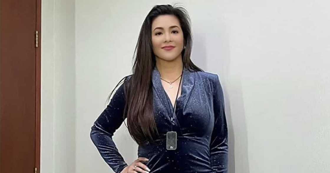 Regine Velasquez posts hilarious pic while trying to eavesdrop on Francine Diaz Regine Velasquez posts hilarious pic while trying to eavesdrop on Francine Diaz