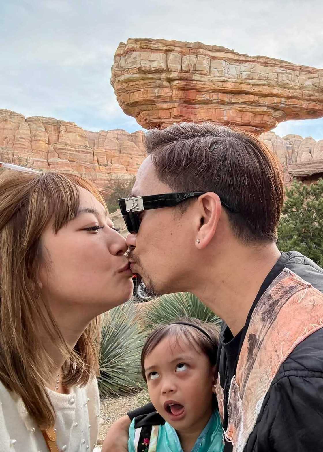 Sarina Hilario, may nakatutuwang reaksyon sa nang mag-kiss ang kanyang mommy at daddy Sarina Hilario, may nakatutuwang reaksyon sa nang mag-kiss ang kanyang mommy at daddy