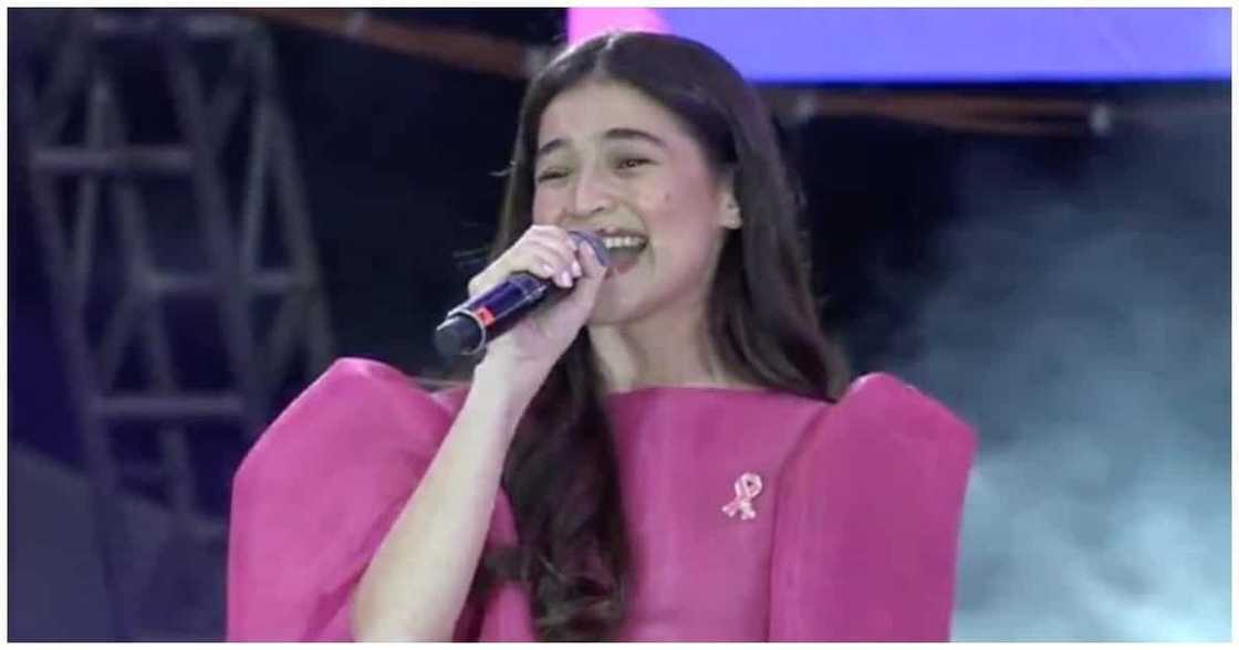 Anne Curtis, present sa Makati rally ng Leni-Kiko tandem; kumanta ng 'Hawak Kamay' Anne Curtis, present sa Makati rally ng Leni-Kiko tandem; kumanta ng 'Hawak Kamay'