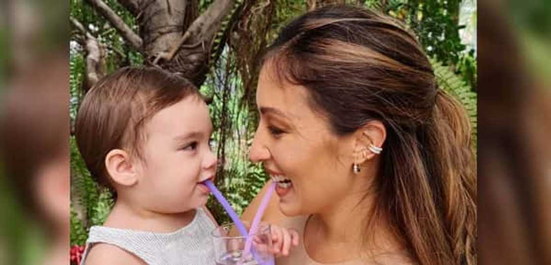 Videos ni baby Thylane na enjoy na enjoy ang paglalaro sa ulan, nag-viral