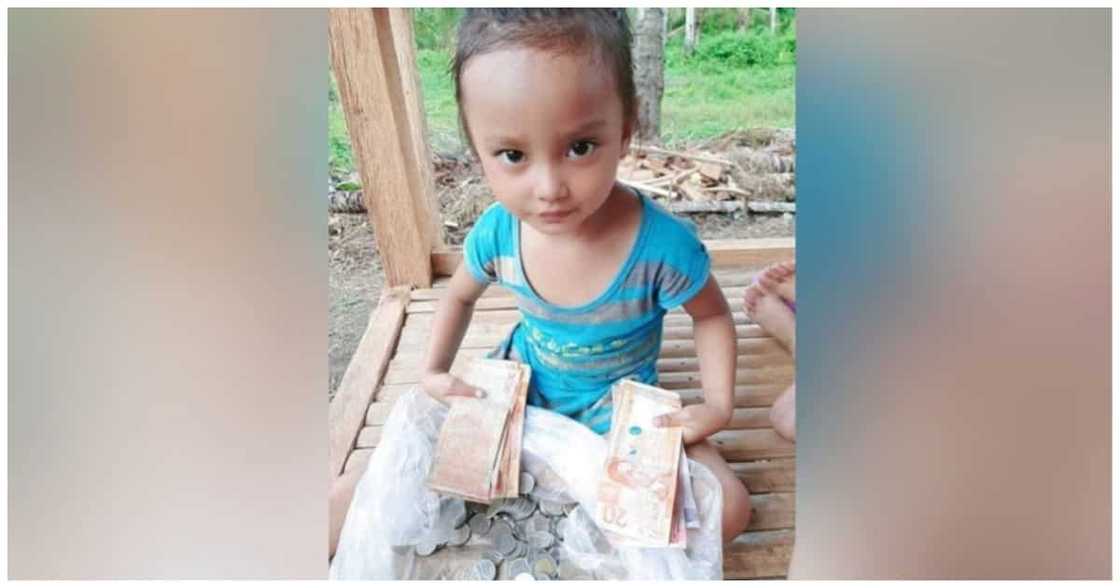 Pera ng 4-anyos na batang kusang nag-ipon, nakatulong sa panganganak ng ina Pera ng 4-anyos na batang kusang nag-ipon, nakatulong sa panganganak ng ina