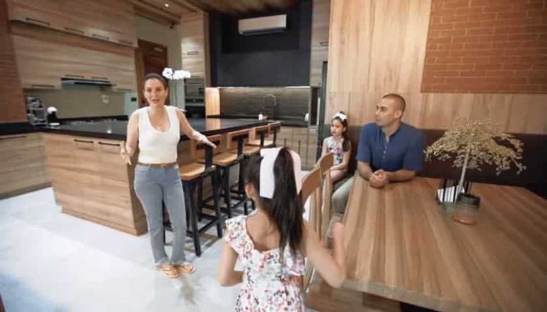 Kitchen Goals! 8 Pinay celebrities na may napakabongga at napakasosyal na kusina Kitchen Goals! 8 Pinay celebrities na may napakabongga at napakasosyal na kusina