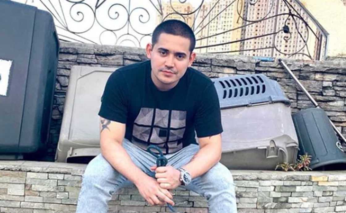 Paolo Contis, sobrang hands-on sa TVC shoot ng anak na si Summer Paolo Contis, sobrang hands-on sa TVC shoot ng anak na si Summer