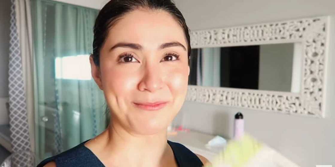 Carla Abellana, naiyak habang sinusulat birthday greeting para sa kapatid: "She would remind me of my worth" Carla Abellana, naiyak habang sinusulat birthday greeting para sa kapatid: "She would remind me of my worth"