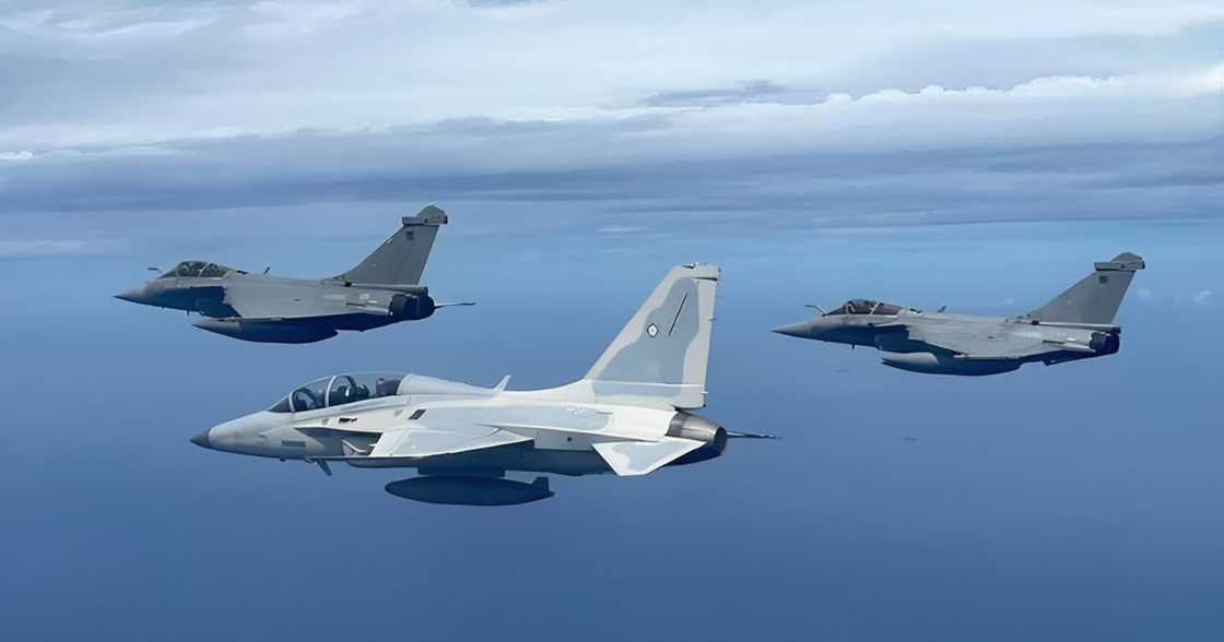 Dalawang piloto ng missing PAF FA-50 fighter jet, patay na nang matagpuan sa Bukidnon Dalawang piloto ng missing PAF FA-50 fighter jet, patay na nang matagpuan sa Bukidnon