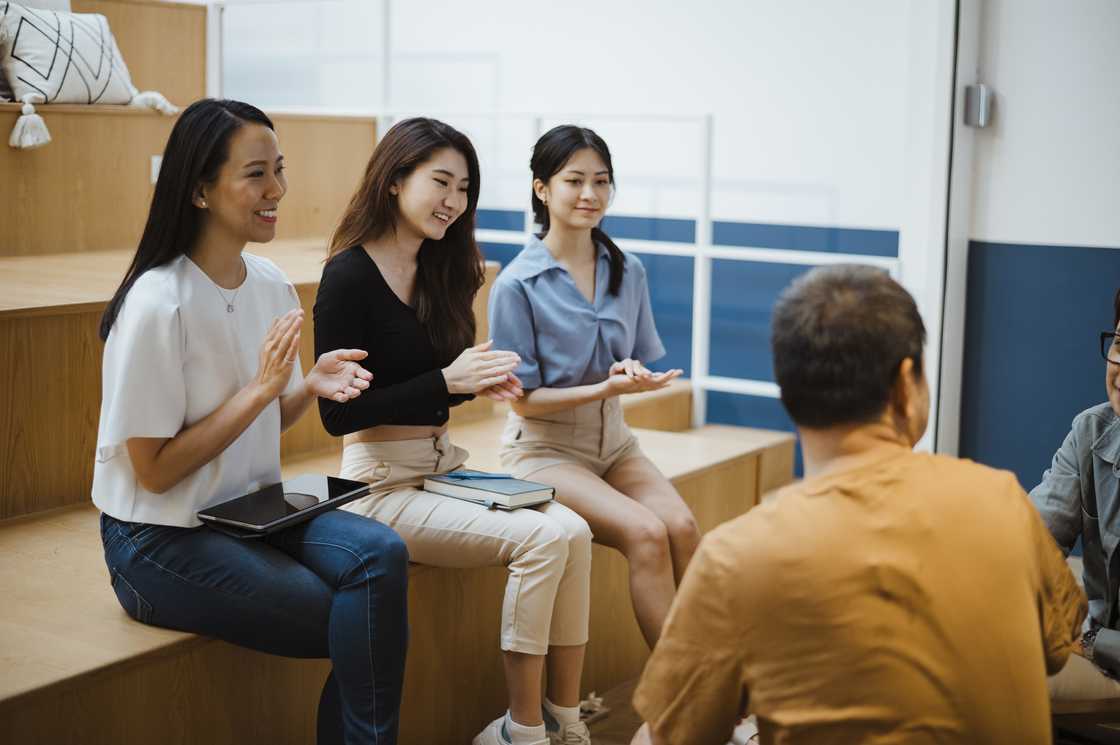 Trainees practise speaking naturally during a short break. Trainees practise speaking naturally during a short break.