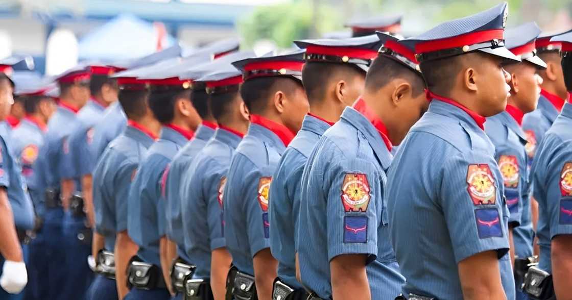 Bacoor PNP, nangakong iimbestigahan ang pulis na sangkot sa viral video na inupload ng isang netizen Bacoor PNP, nangakong iimbestigahan ang pulis na sangkot sa viral video na inupload ng isang netizen