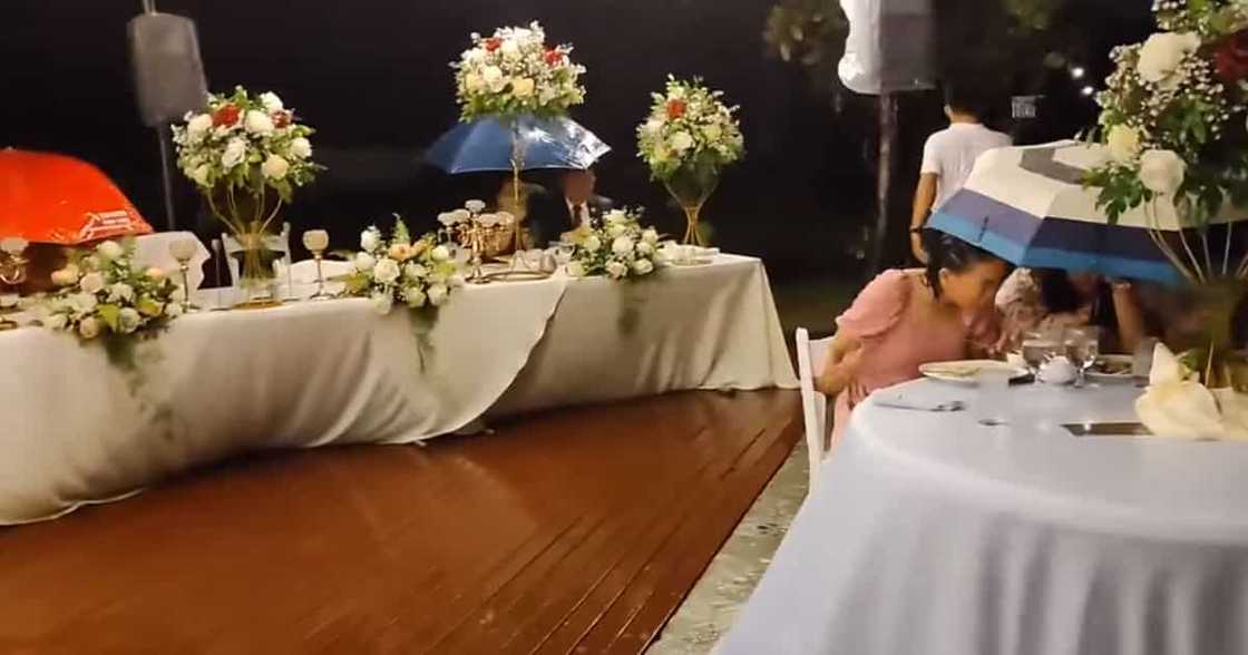 Video ng maulan na wedding reception sa Cebu, viral; Mga guests, tuloy lang sa pagkain kahit basang-basa na Video ng maulan na wedding reception sa Cebu, viral; Mga guests, tuloy lang sa pagkain kahit basang-basa na
